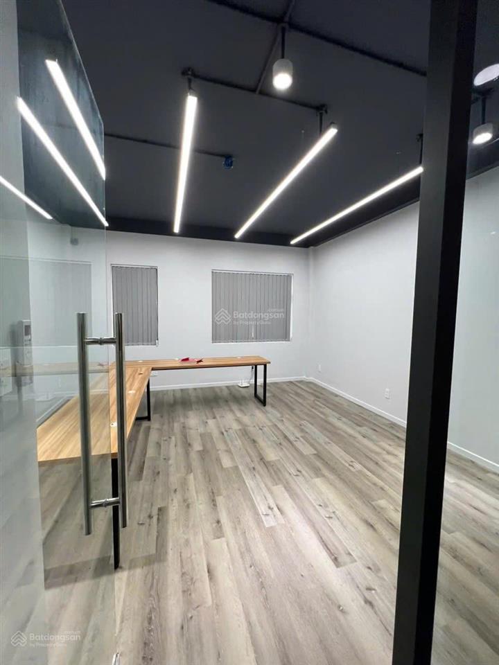 Nhà phố siêu đẹp thích hợp làm vp đại diện, có thang máy, máy lạnh, 1 hầm 3 tầng giá tốt