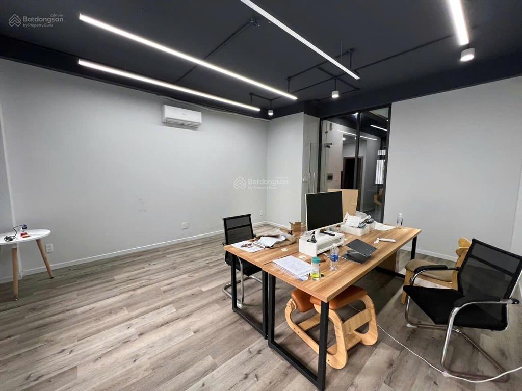 Nhà phố siêu đẹp thích hợp làm vp đại diện, có thang máy, máy lạnh, 1 hầm 3 tầng giá tốt