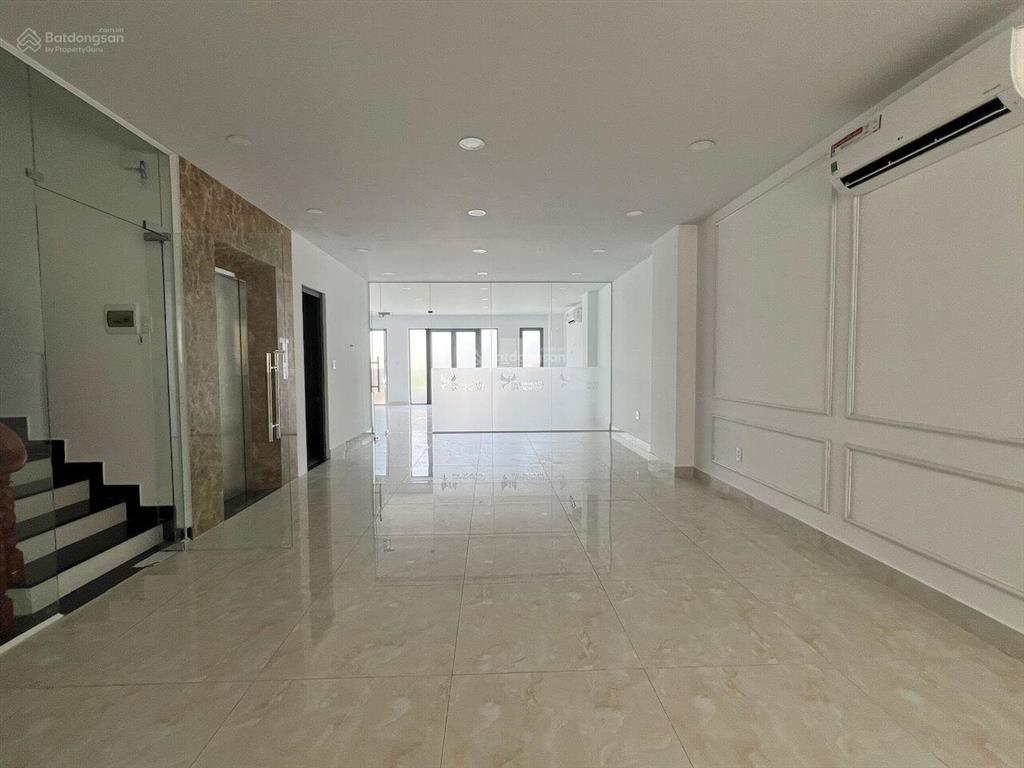 Nguyên căn trục chính đinh thị thi, đường 30m, dt 7x21m 1trệt 4lầu, có thang máy, máy lạnh giá 60tr