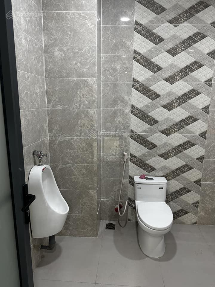 Nguyên căn trục chính đinh thị thi, đường 30m, dt 7x21m 1trệt 4lầu, có thang máy, máy lạnh giá 60tr