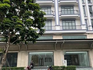 Nhà mặt tiền nguyễn thị nhung đường 35m vị trí đẹp, dt 7x20 1 trệt 5 lầu, có thang máy, máy lạnh