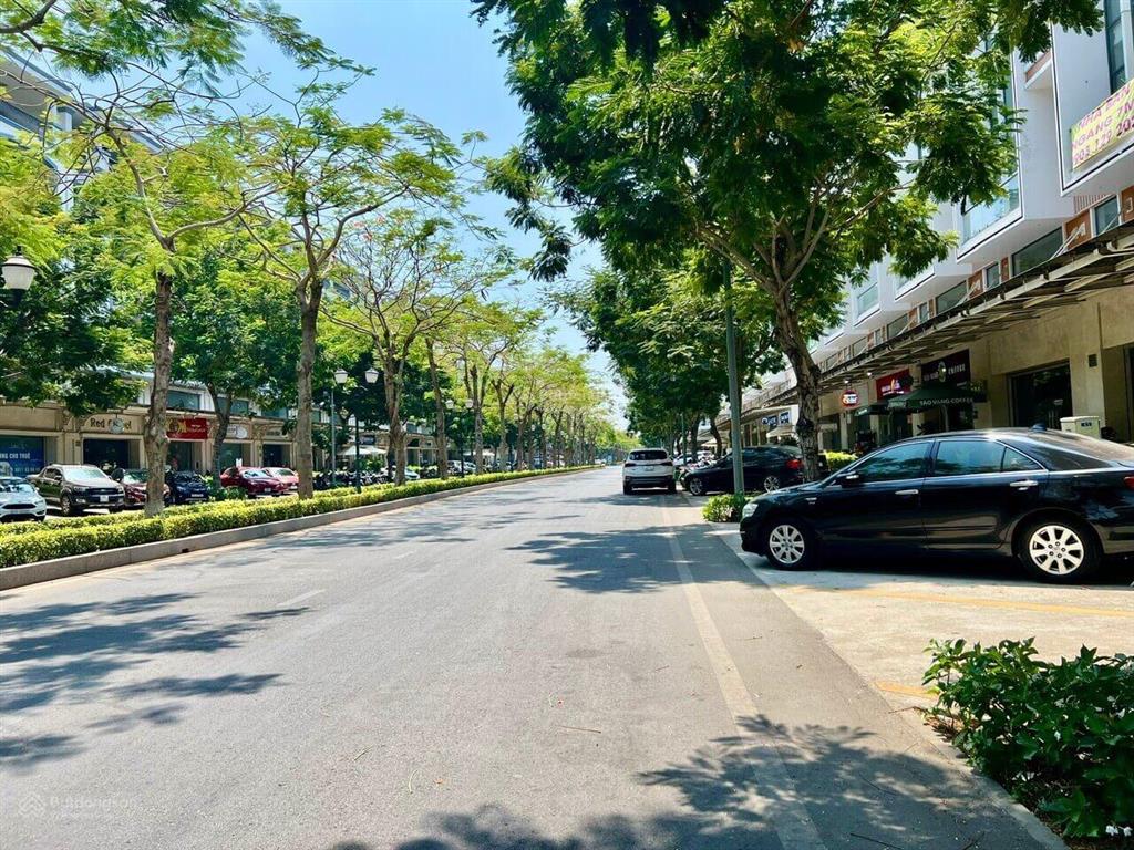 Nhà mặt tiền nguyễn thị nhung đường 35m vị trí đẹp, dt 7x20 1 trệt 5 lầu, có thang máy, máy lạnh