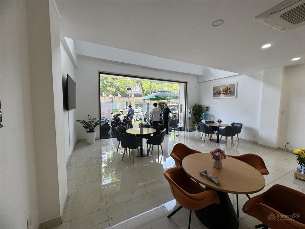 Nhà mặt tiền nguyễn thị nhung đường 35m vị trí đẹp, dt 7x20 1 trệt 5 lầu, có thang máy, máy lạnh