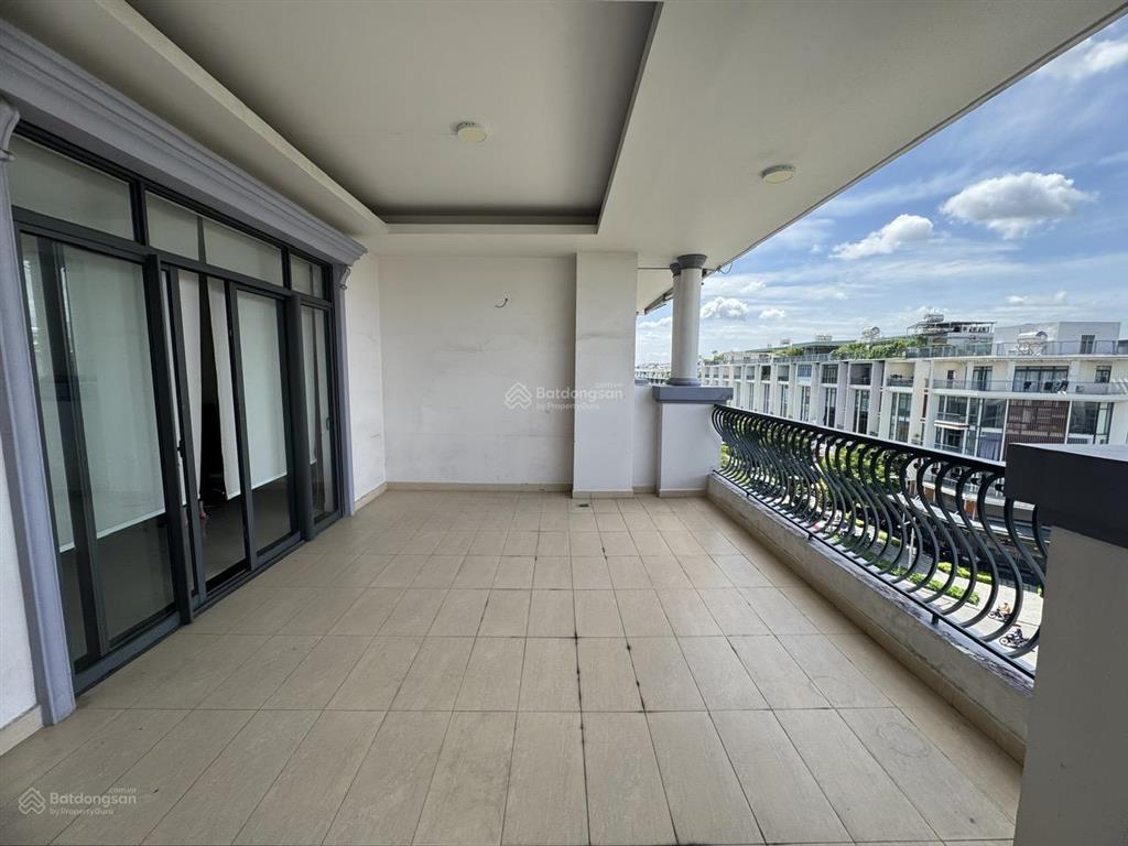 Nhà mặt tiền nguyễn thị nhung đường 35m vị trí đẹp, dt 7x20 1 trệt 5 lầu, có thang máy, máy lạnh