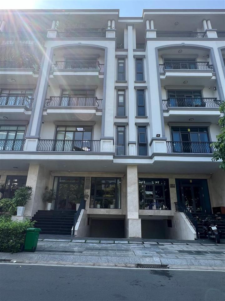 Hot! cho thuê nhà phố 7x20, 1 hầm 5 tầng đã ngăn sẵn kính, có thang máy giá tốt