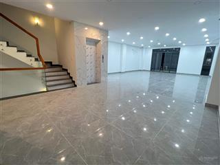 Hot! cho thuê nhà phố 7x20, 1 hầm 5 tầng đã ngăn sẵn kính, có thang máy giá tốt