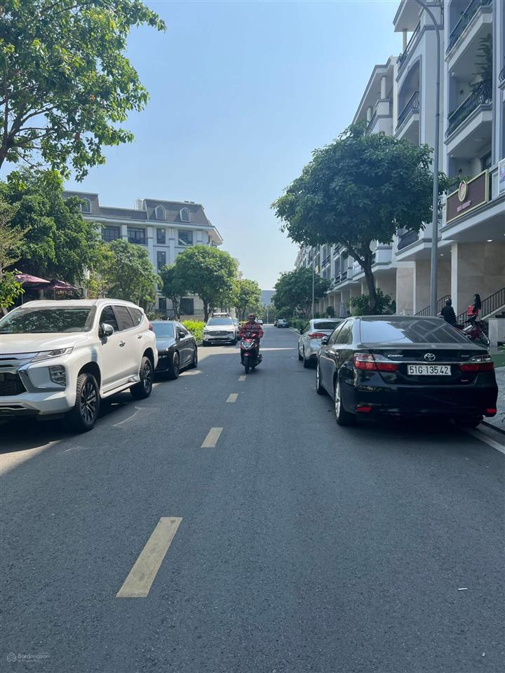 Hot! cho thuê nhà phố 7x20, 1 hầm 5 tầng đã ngăn sẵn kính, có thang máy giá tốt