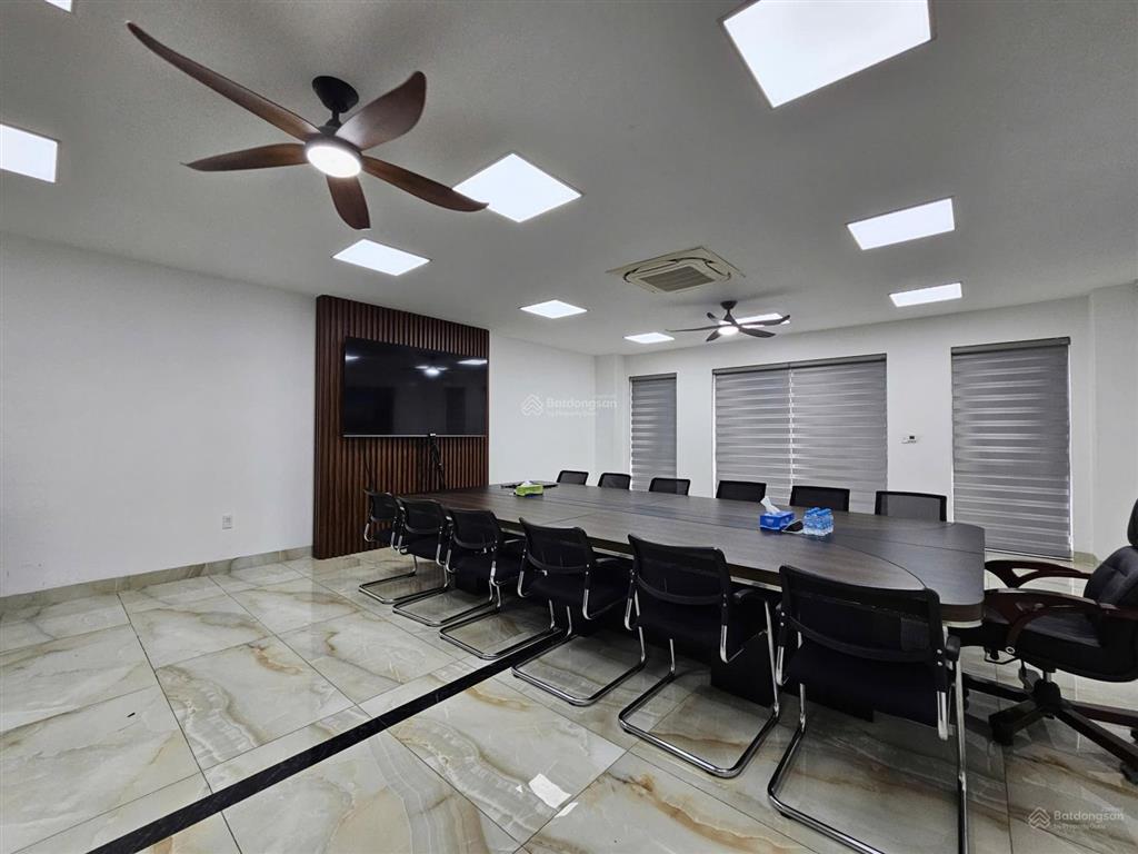 Cho thuê nhà phố đi bộ vạn phúc city nhà đẹp 7x20 1 hầm 5 tầng, thang máy, máy lạnh