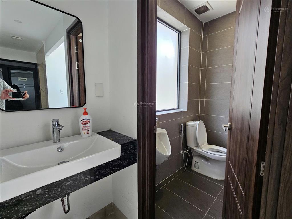 Cho thuê nhà phố đi bộ vạn phúc city nhà đẹp 7x20 1 hầm 5 tầng, thang máy, máy lạnh