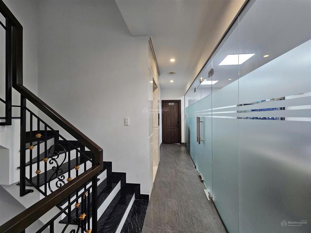 Cho thuê nhà phố đi bộ vạn phúc city nhà đẹp 7x20 1 hầm 5 tầng, thang máy, máy lạnh
