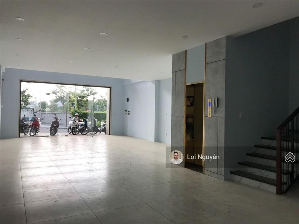 Bán nhà góc ngã tư đường 32 & đinh thị thi  vị trí vàng trung tâm khu đô thị vạn phúc city