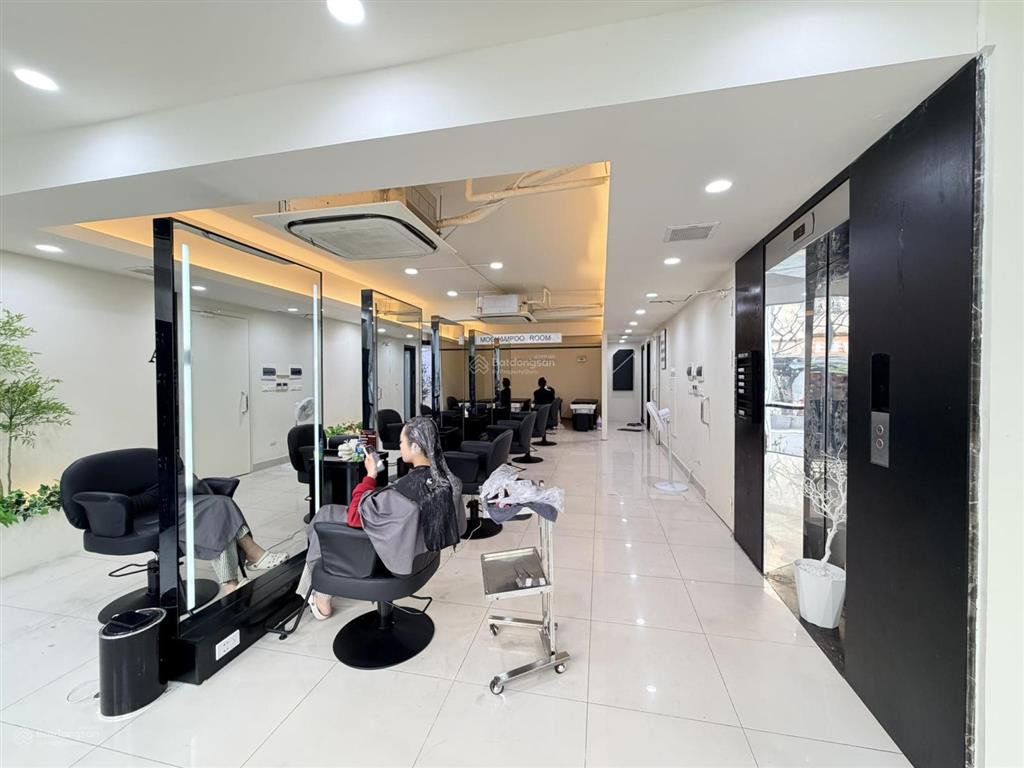 Bán nhà mp khúc thừa dụ, cầu giấy 150m x 9t x mt8.6m x giá nhỉnh 100 tỷ. tòa vp, dòng tiền 200 tr/t