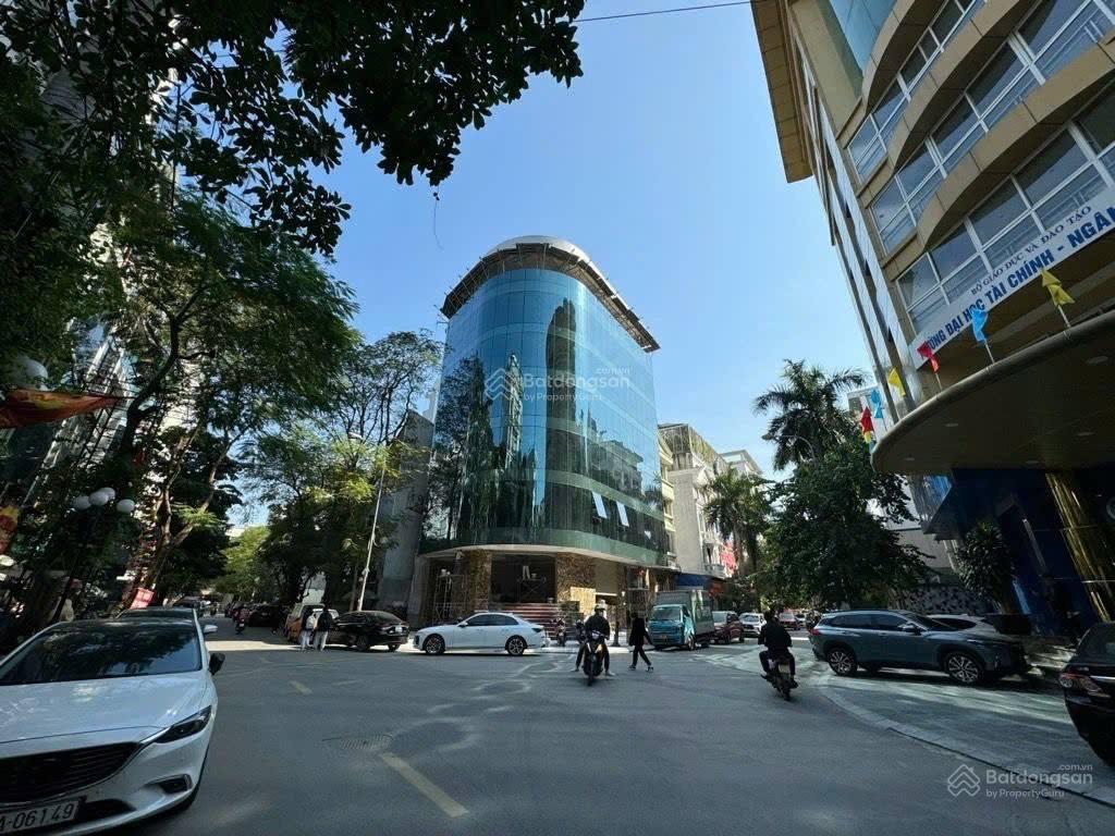 Bán nhà mp dịch vọng hậu, cầu giấy 450m2 x 9t x mt 34m x giá hơn 300 tỷ. lô góc dòng tiền khủng