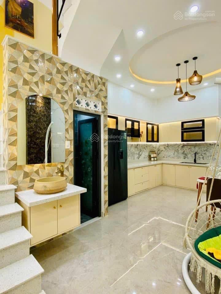 Chú ba bán nhà 50m2 xây 2 lầu đường vườn lài, q12  gần cầu sắt, hẻm 6m, sổ riêng