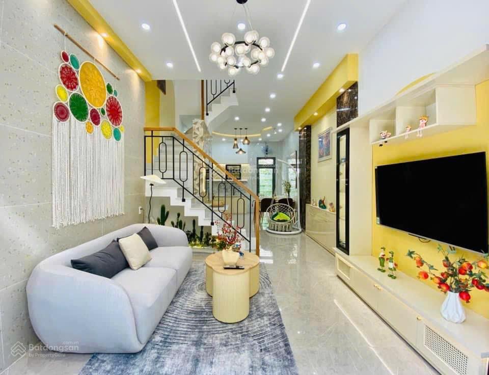 Chú ba bán nhà 50m2 xây 2 lầu đường vườn lài, q12  gần cầu sắt, hẻm 6m, sổ riêng