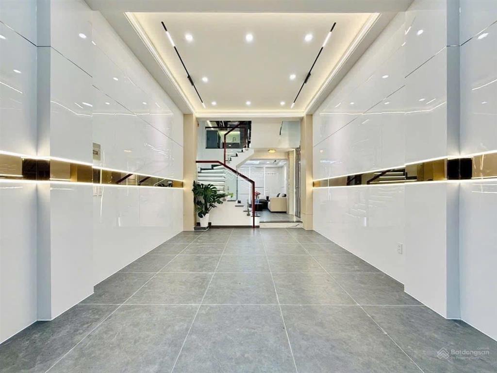 Gấp! bán nhà 62m2 xây 3 tầng đường nguyễn trãi, q5 giá 3tỷ050. gần chợ phùng hưng. hẻm 7m. sổ riêng