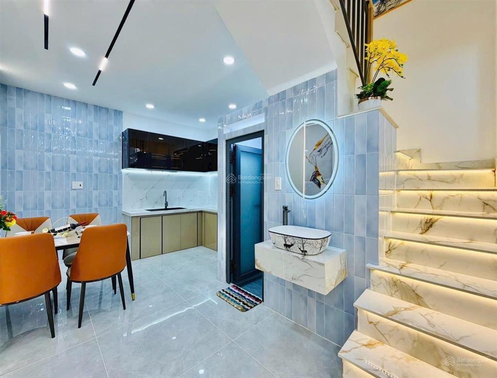 Hạ giá! bán nhà 38m2 xây 2 tầng đường vũ tùng,bình thạnh giá 2tỷ250.gần chợ bà chiểu.hẻm 5m.sẵn sổ.