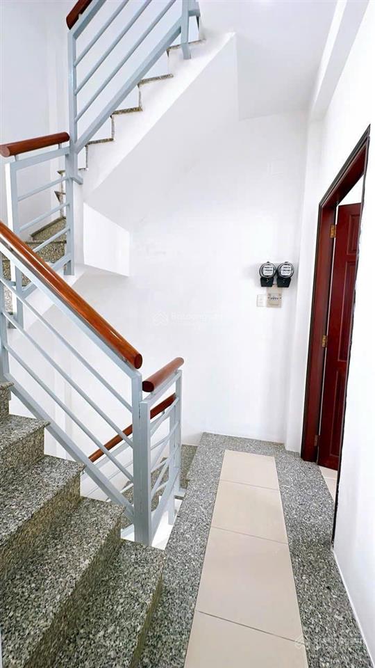 Bán nhanh nhà 41m2 xây 6 tầng đường nguyễn khoái,q4 giá 3tỷ990.gần thcs nguyễn huệ. hẻm 6m.sổ riêng