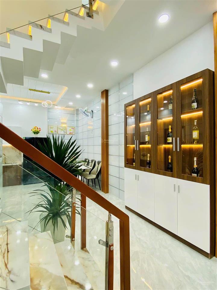 Bán nhà 42m2 lê quang định, bình thạnh xây dựng 4 tầng. gần chợ bà chiểu. hẻm 6m. sổ riêng