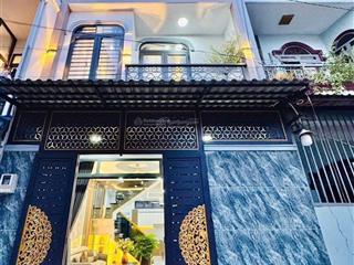 Chủ nhà kẹt tiền bán nhà 55m2 xây 4 tầng đườn 3/2, q10. gần ngã bảy lý thái tổ. hẻm 6m