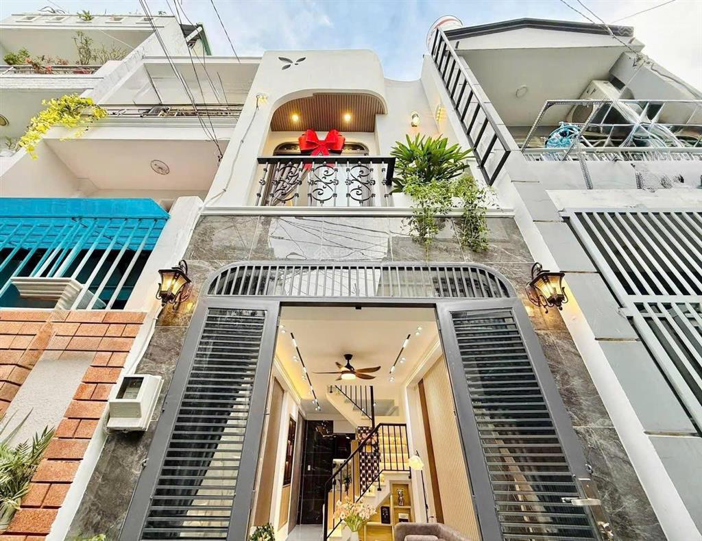 Cần bán nhà 34m2 xây 2 tầng đường hậu giang, q6 gần chợ lớn, hẻm 5m, sổ hồng riêng