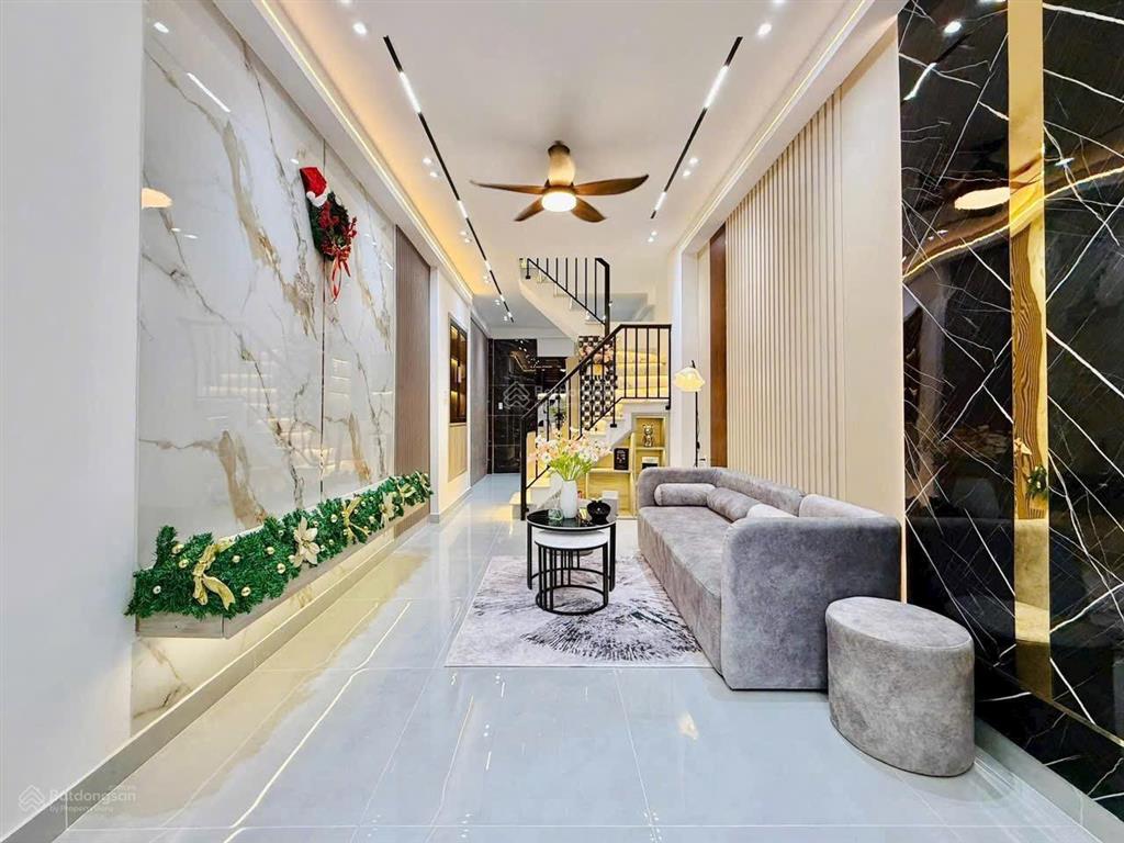 Cần bán nhà 34m2 xây 2 tầng đường hậu giang, q6 gần chợ lớn, hẻm 5m, sổ hồng riêng