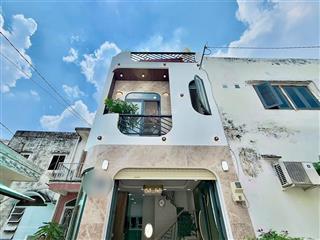 Cô bảy bán nhà 38m2 đường nguyên hồng,gò vấp giá 2tỷ050.gần chung cư ct plaza.hẻm 4m. sổ hồng riêng
