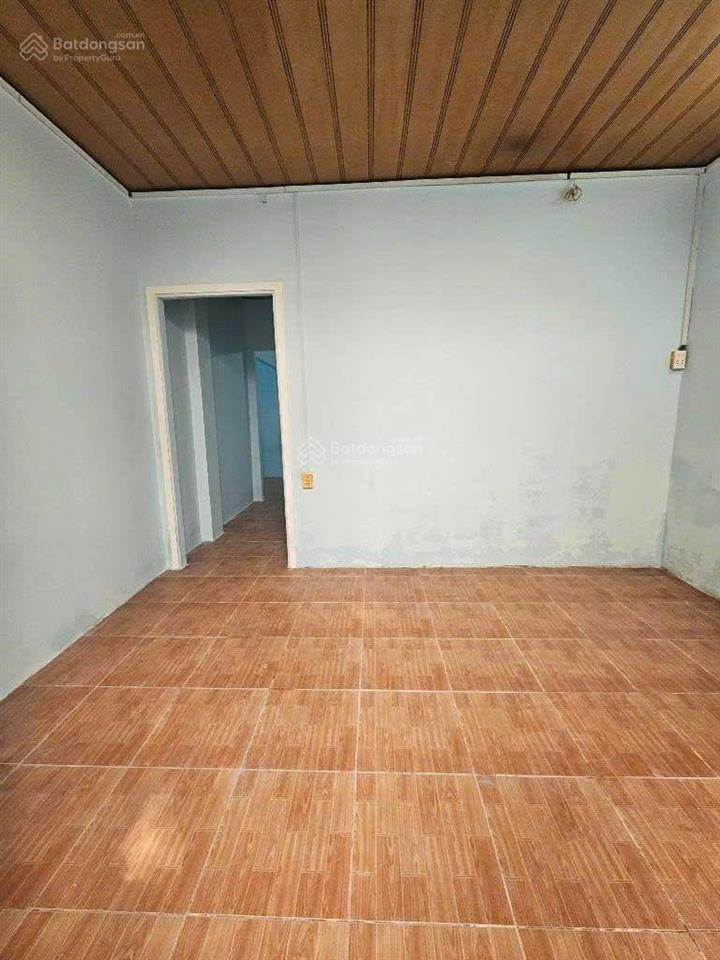 ## chỉ 2,65 tỷ nhà hiế.m  37m2 5 x 7.5m  cách 1 căn ra mặt tiền  tỉnh lộ 10  trần văn giàu