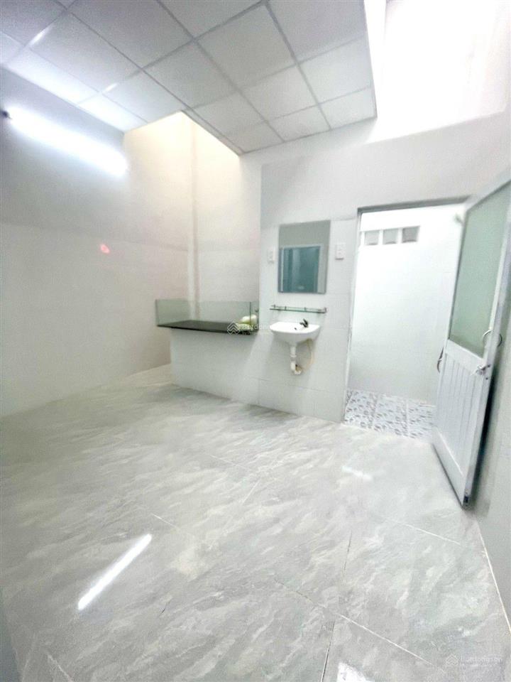Chỉ 7,2 tỷ  nhà phố mtkd akari  4x21  võ văn kiệt  đường nhựa 20m có lề
