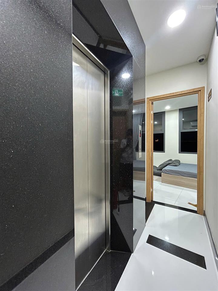 Cho thuê căn hộ studio cửa sổ thoáng, thang máy hầm xe, ngay gần khu chợ bà chiểu