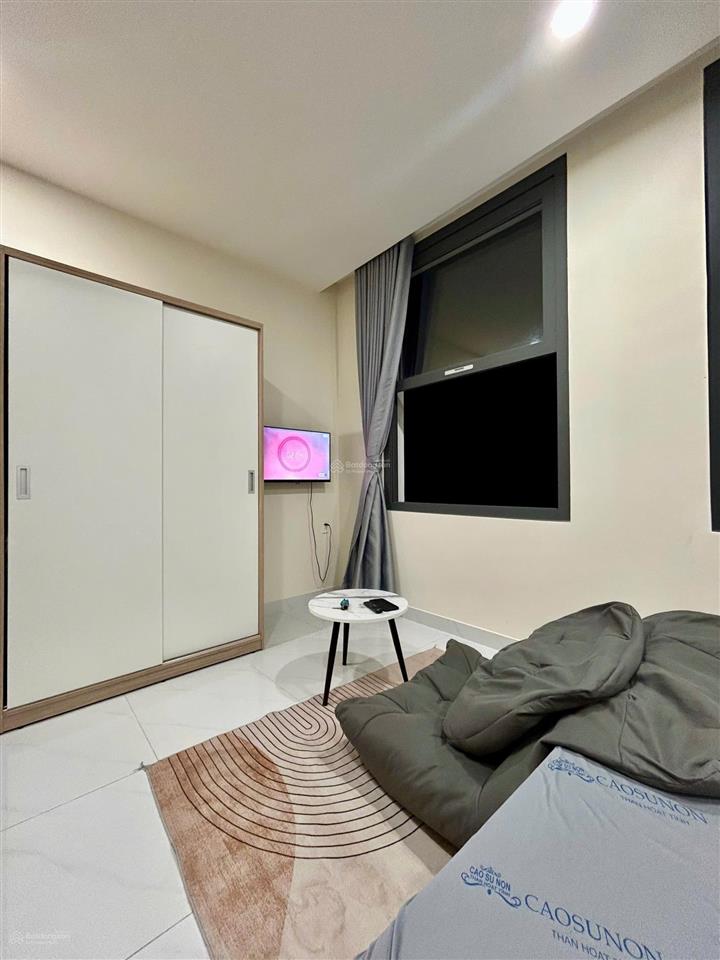 Cho thuê căn hộ studio cửa sổ thoáng, thang máy hầm xe, ngay gần khu chợ bà chiểu