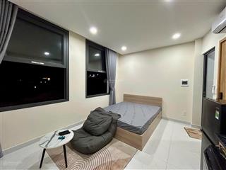 Cho thuê căn hộ studio cửa sổ thoáng, thang máy hầm xe, ngay gần khu chợ bà chiểu