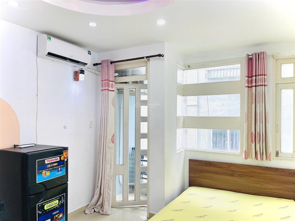 Cho thuê căn hộ studio ban công, đầy đủ nội thất  ngay gần khu phố phan xích long