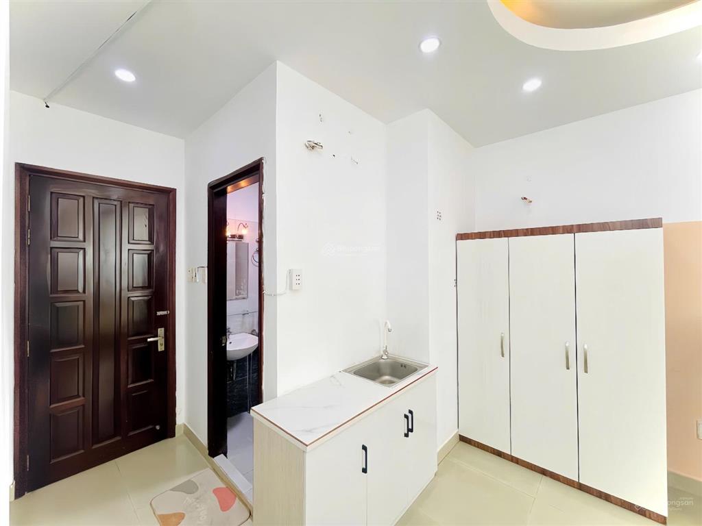 Cho thuê căn hộ studio ban công, đầy đủ nội thất  ngay gần khu phố phan xích long