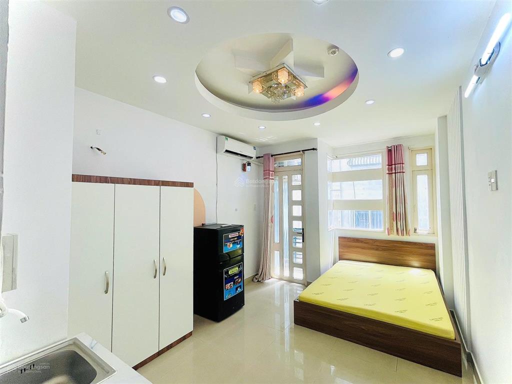 Cho thuê căn hộ studio ban công, đầy đủ nội thất  ngay gần khu phố phan xích long