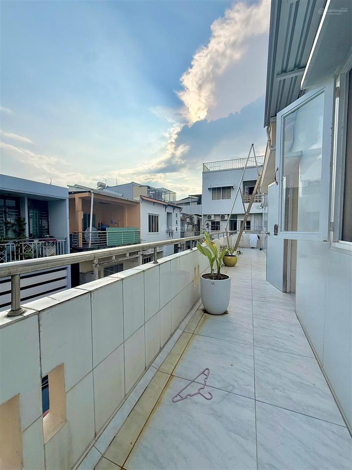 Cho thuê căn hộ 1pn ban công rộng 50m2, full nội thất  ngay gần ngã tư hàng xanh, cầu thị nghè