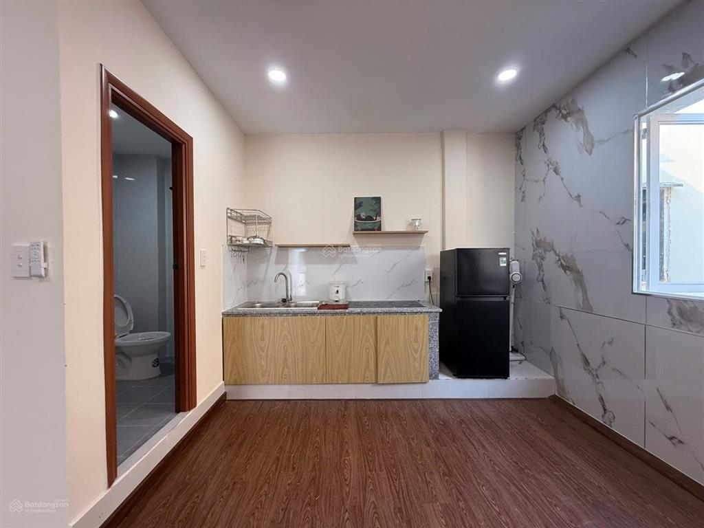 Cho thuê căn hộ 1pn ban công rộng 50m2, full nội thất  ngay gần ngã tư hàng xanh, cầu thị nghè
