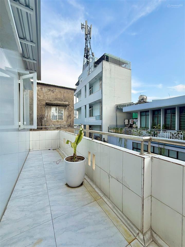 Cho thuê căn hộ 1pn ban công rộng 50m2, full nội thất  ngay gần ngã tư hàng xanh, cầu thị nghè