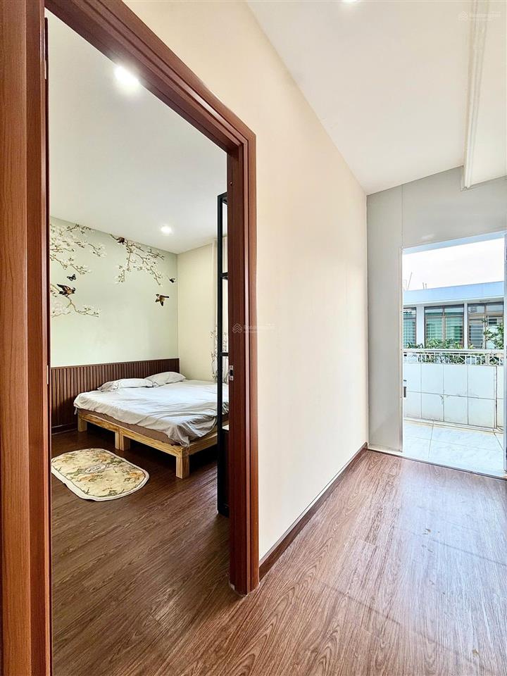 Cho thuê căn hộ 1pn ban công rộng 50m2, full nội thất  ngay gần ngã tư hàng xanh, cầu thị nghè