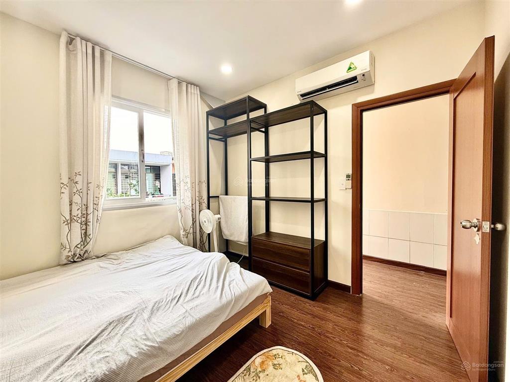 Cho thuê căn hộ 1pn ban công rộng 50m2, full nội thất  ngay gần ngã tư hàng xanh, cầu thị nghè