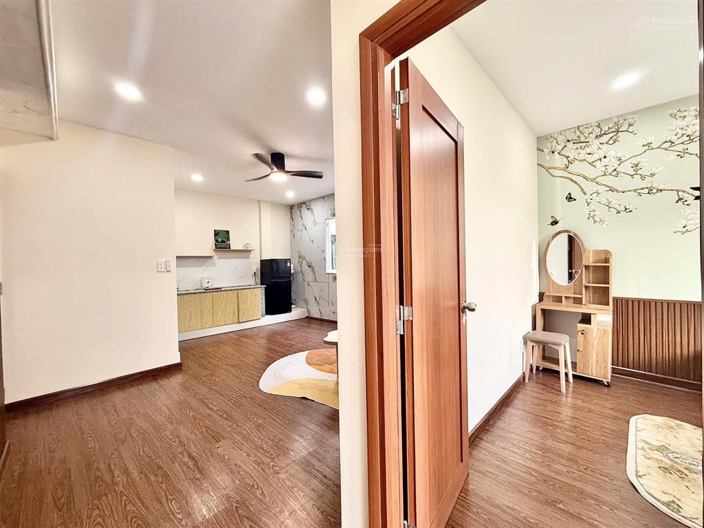 Cho thuê căn hộ 1pn ban công rộng 50m2, full nội thất  ngay gần ngã tư hàng xanh, cầu thị nghè
