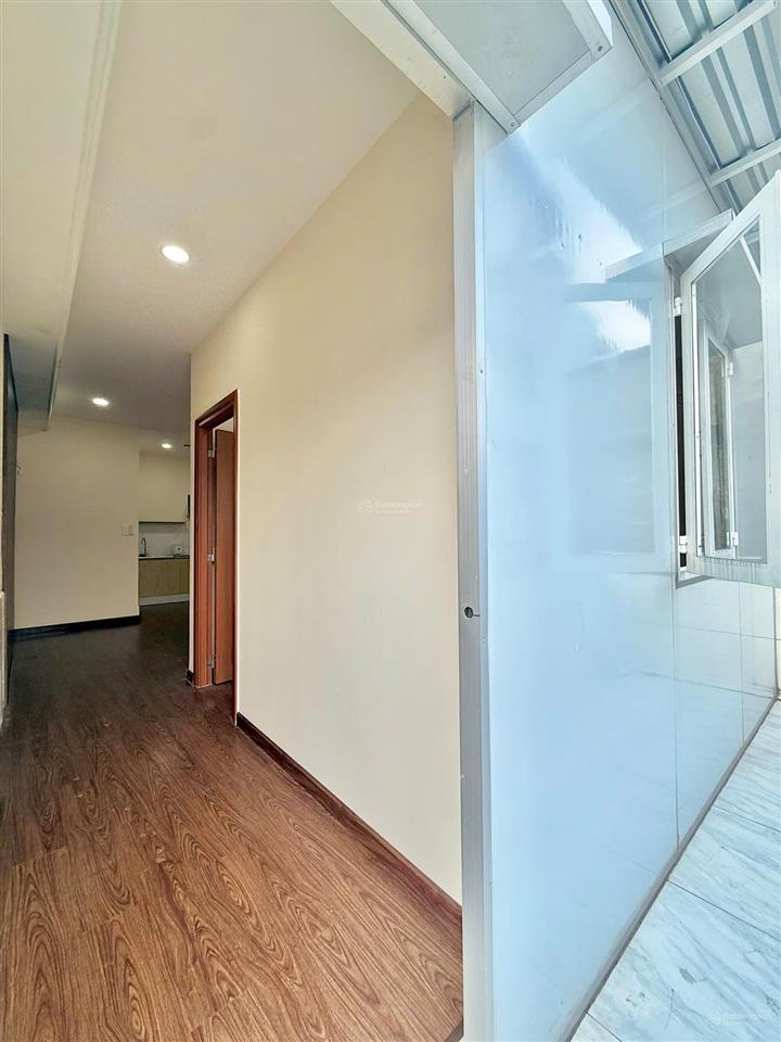Cho thuê căn hộ 1pn ban công rộng 50m2, full nội thất  ngay gần ngã tư hàng xanh, cầu thị nghè