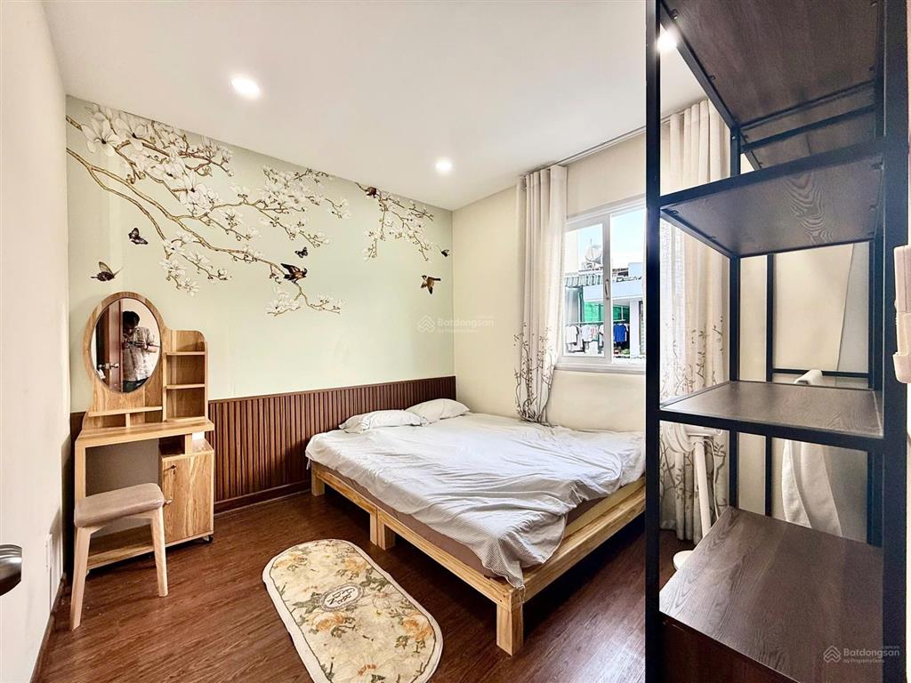 Cho thuê căn hộ 1pn ban công rộng 50m2, full nội thất  ngay gần ngã tư hàng xanh, cầu thị nghè