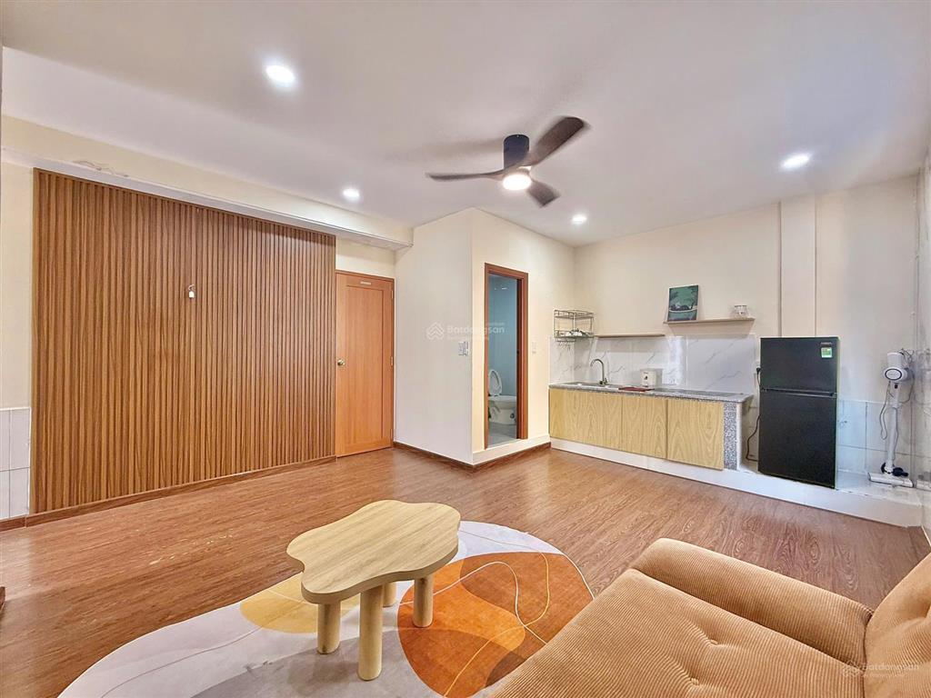 Cho thuê căn hộ 1pn ban công rộng 50m2, full nội thất  ngay gần ngã tư hàng xanh, cầu thị nghè