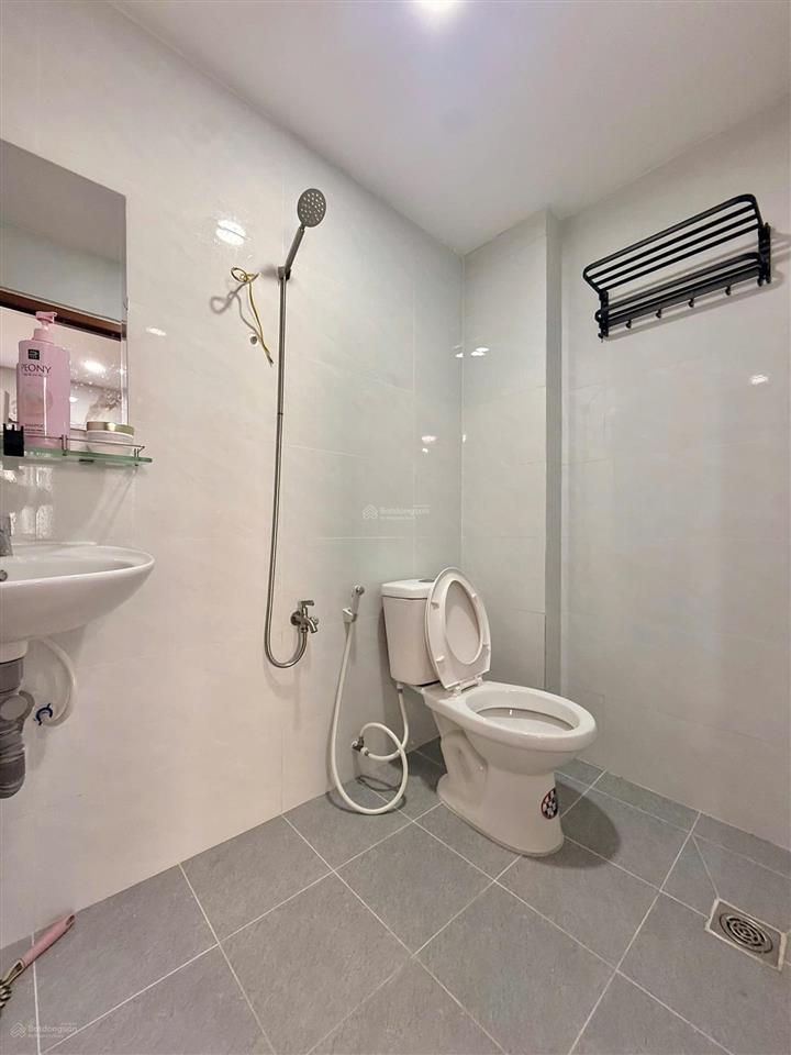 Cho thuê căn hộ 1pn ban công rộng 50m2, full nội thất  ngay gần ngã tư hàng xanh, cầu thị nghè