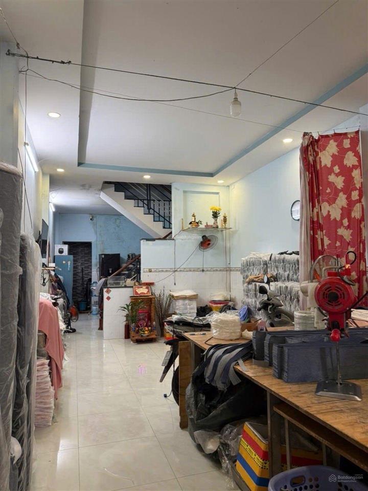 Mặt tiền đường kinh doanh  nhà đang cho thuê 10 triệu/1 tháng aeon tân phú dt 4mx20.5m cn đủ