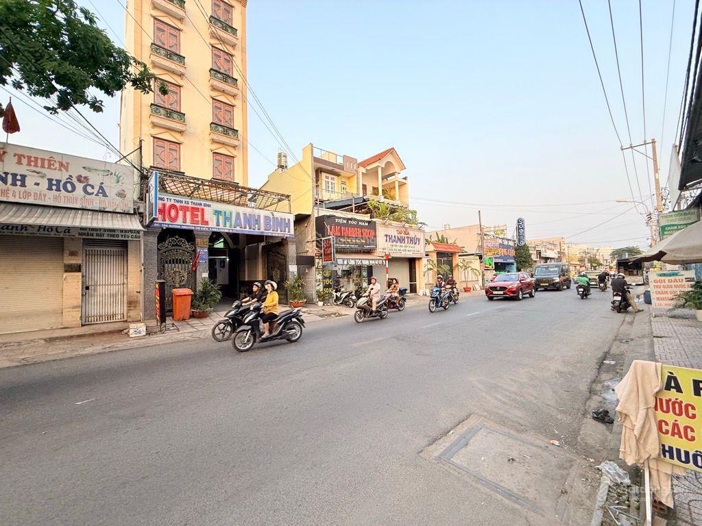 Đất tặng nhà cấp 4  mặt tiền đường 12m  dt khủng 5.6x25m  140m2  xây 8 tầng hầm  sát gò vấp