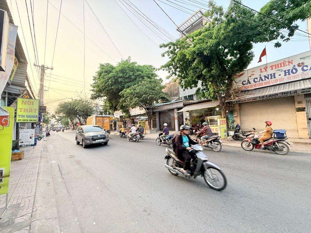 Đất tặng nhà cấp 4  mặt tiền đường 12m  dt khủng 5.6x25m  140m2  xây 8 tầng hầm  sát gò vấp