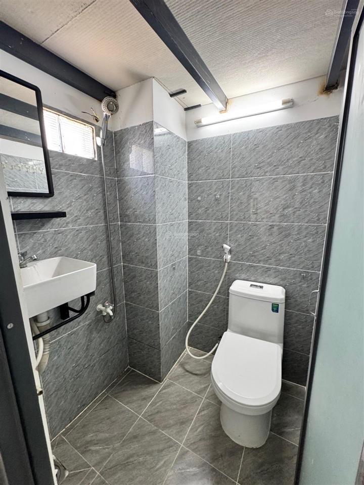 Siêu căn hộ 6 tầng có thang máy  hẻm xe hơi 1 trục bờ kè kênh tham lương  tn 70tr  4.7x24  115m