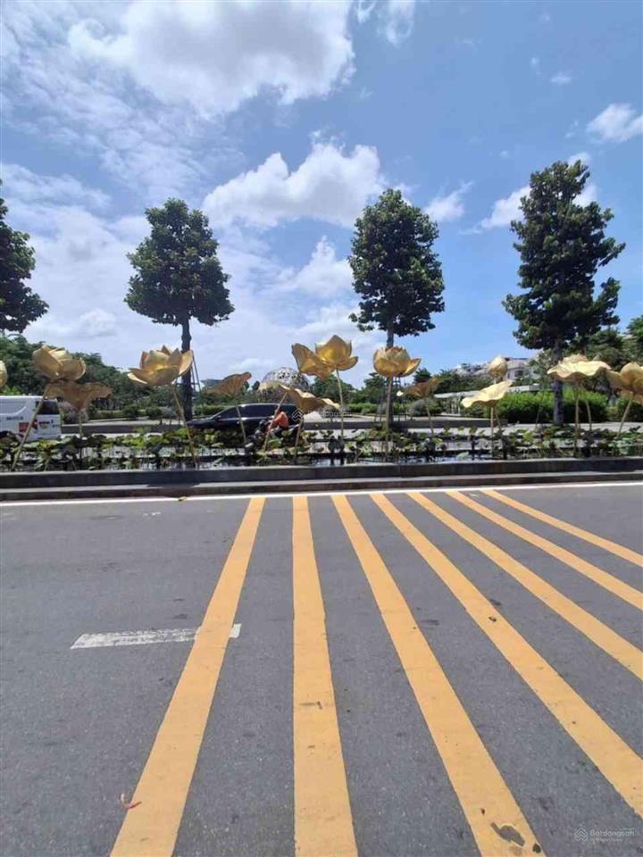 Nhà city land park hills  ngay toà nhà chính  5 tầng có hầm  5x20  đường 10m  tn 40tr/ tháng